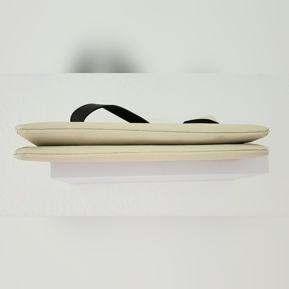 Valentina Women's NWT Made In Italy, Beige/Brown Pebbled Leather Shoulder Bag. - Picture 14 of 15